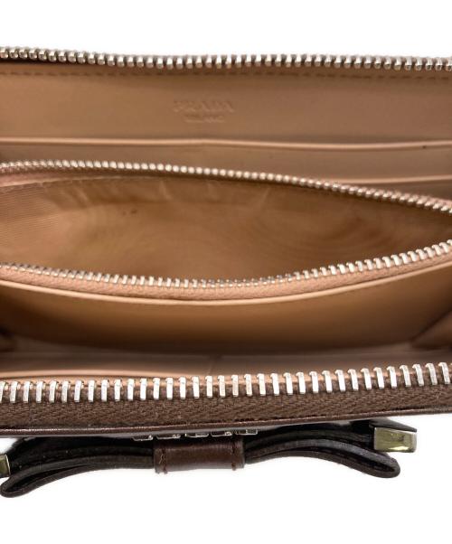 PRADA（プラダ）PRADA (プラダ) サフィアーノ ラウンドファスナー財布 ブラウンの古着・服飾アイテム