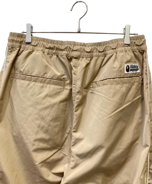 A BATHING APE（ア ベイシング エイプ）A BATHING APE (ア ベイシング エイプ) トラックパンツ ベージュ サイズ:XLの古着・服飾アイテム