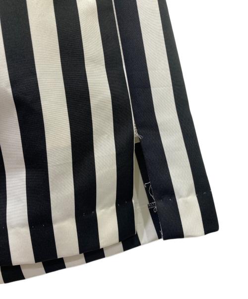 TSURU by MARIKO OIKAWA（ツルバイマリコオイカワ）TSURU by MARIKO OIKAWA (ツルバイマリコオイカワ) ストライプスカート ホワイト×ブラック サイズ:36の古着・服飾アイテム