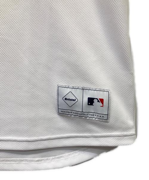 F.C.Real Bristol（エフシーレアルブリストル）F.C.Real Bristol (エフシーレアルブリストル) MLB (エムエルビー) 半袖カットソー ホワイト サイズ:Ｌの古着・服飾アイテム