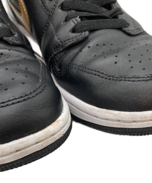 NIKE（ナイキ）NIKE (ナイキ) AIR JORDAN 1 MID ブラック×ゴールド サイズ:26.5の古着・服飾アイテム