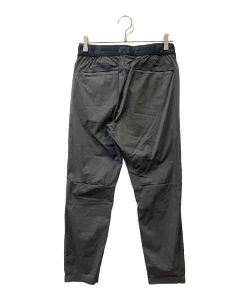 F.C.R.B.（エフシーレアルブリストル）F.C.R.B. (エフシーレアルブリストル) ナイロンパンツ グレー サイズ:Sの古着・服飾アイテム
