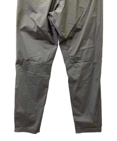 F.C.R.B.（エフシーレアルブリストル）F.C.R.B. (エフシーレアルブリストル) ナイロンパンツ グレー サイズ:Sの古着・服飾アイテム