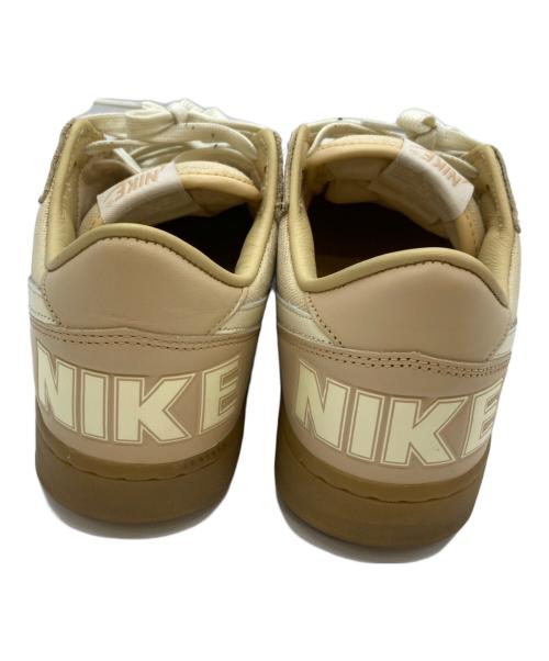 NIKE（ナイキ）NIKE (ナイキ) スニーカー ベージュ サイズ:27㎝の古着・服飾アイテム