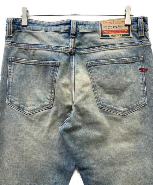 DIESEL（ディーゼル）DIESEL (ディーゼル) ブーツカットジーンズ ブルー サイズ:SIZE　81㎝の古着・服飾アイテム