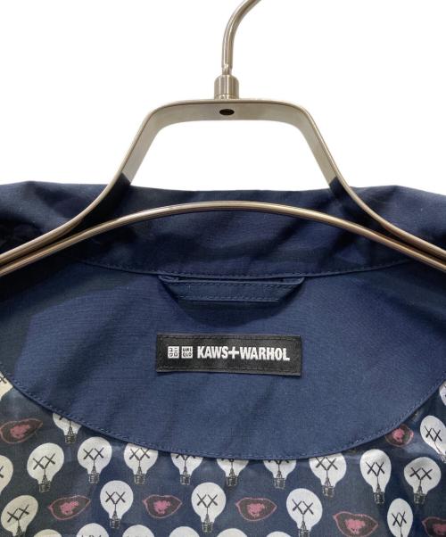 UNIQLO（ユニクロ）UNIQLO (ユニクロ) KAWS (カウズ) コーチジャケット ネイビー サイズ:Lの古着・服飾アイテム