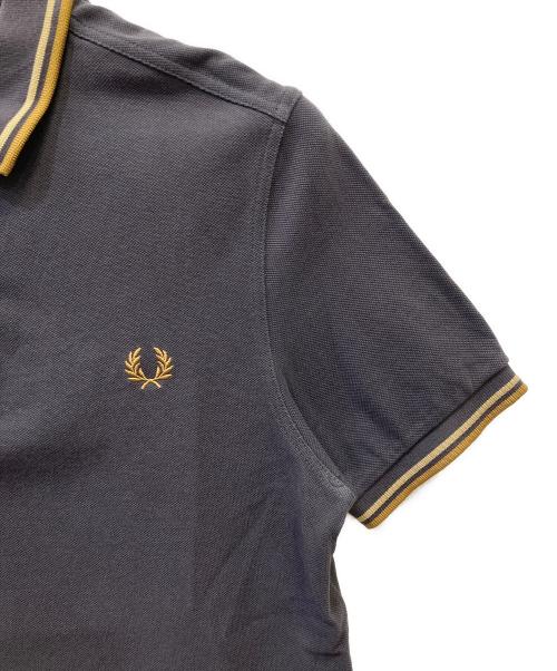FRED PERRY（フレッドペリー）FRED PERRY (フレッドペリー) ポロシャツ チャコールグレー サイズ:Mの古着・服飾アイテム