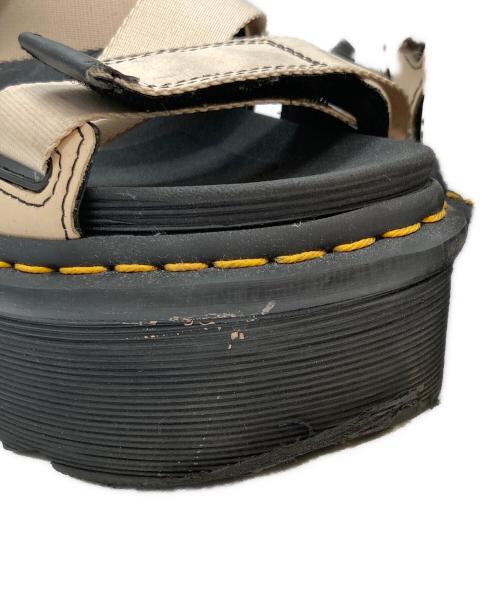 Dr.Martens（ドクターマーチン）Dr.Martens (ドクターマーチン) サンダル ベージュ×ブラック サイズ:EU36の古着・服飾アイテム
