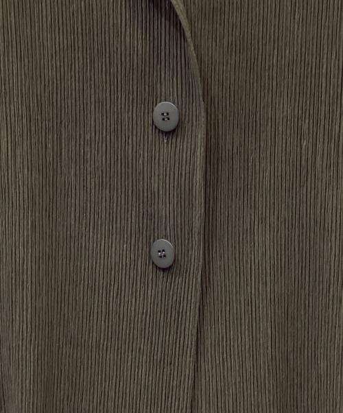 ISSEY MIYAKE（イッセイミヤケ）ISSEY MIYAKE (イッセイミヤケ) プリーツ３Bジャケット オリーブ サイズ:2の古着・服飾アイテム