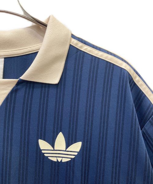 adidas（アディダス）adidas (アディダス) 半袖カットソー ネイビー×ベージュ サイズ:2XL 未使用品の古着・服飾アイテム