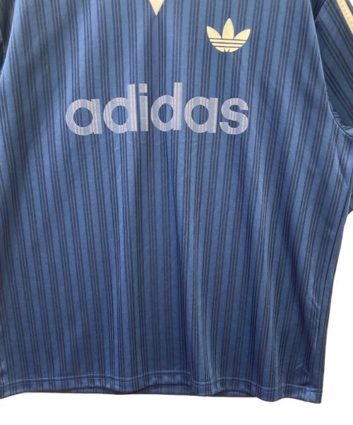 adidas（アディダス）adidas (アディダス) 半袖カットソー ネイビー×ベージュ サイズ:2XL 未使用品の古着・服飾アイテム