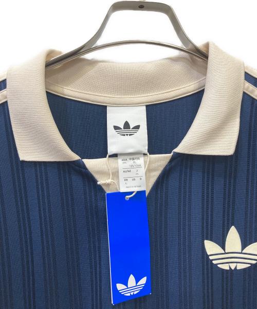 adidas（アディダス）adidas (アディダス) 半袖カットソー ネイビー×ベージュ サイズ:2XL 未使用品の古着・服飾アイテム