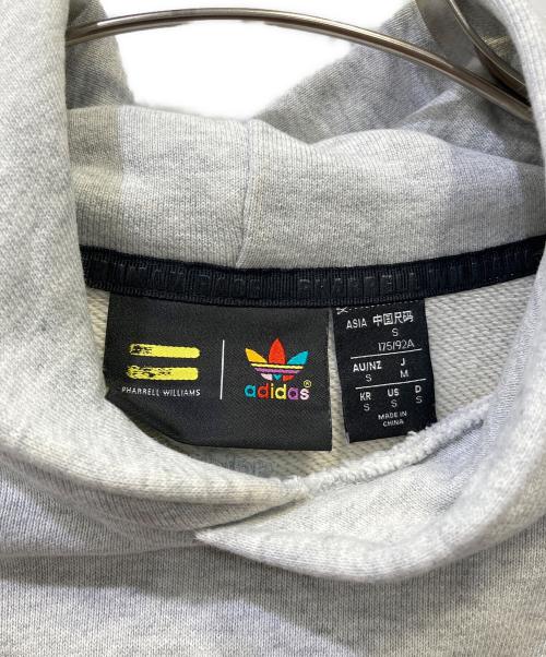 adidas（アディダス）adidas (アディダス) Pharrell Williams (ファレルウィリアムス) プルオーバーパーカー グレー サイズ:SIZE Sの古着・服飾アイテム