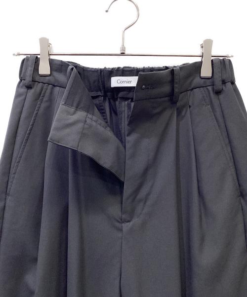 cornier（コルニエ）cornier (コルニエ) タックパンツ チャコールグレー サイズ:Mの古着・服飾アイテム
