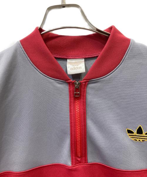adidas（アディダス）adidas (アディダス) 半袖カットソー グレー×レッド×ブルー サイズ:Mの古着・服飾アイテム