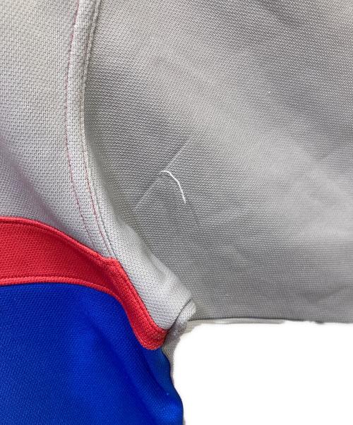 adidas（アディダス）adidas (アディダス) 半袖カットソー グレー×レッド×ブルー サイズ:Mの古着・服飾アイテム