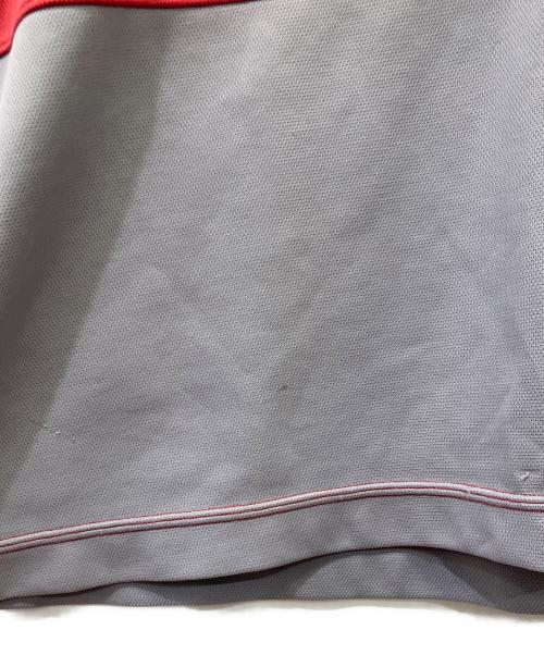 adidas（アディダス）adidas (アディダス) 半袖カットソー グレー×レッド×ブルー サイズ:Mの古着・服飾アイテム