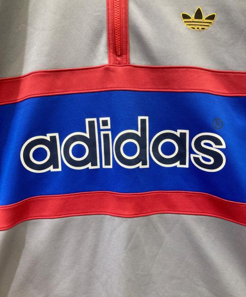 adidas（アディダス）adidas (アディダス) 半袖カットソー グレー×レッド×ブルー サイズ:Mの古着・服飾アイテム