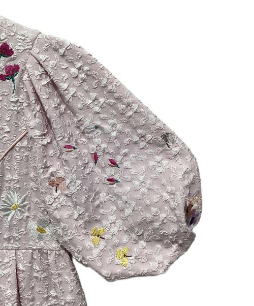 CHESTY（チェスティ）CHESTY (チェスティ) ジャガード刺繍パフスリーブワンピース ピンクの古着・服飾アイテム