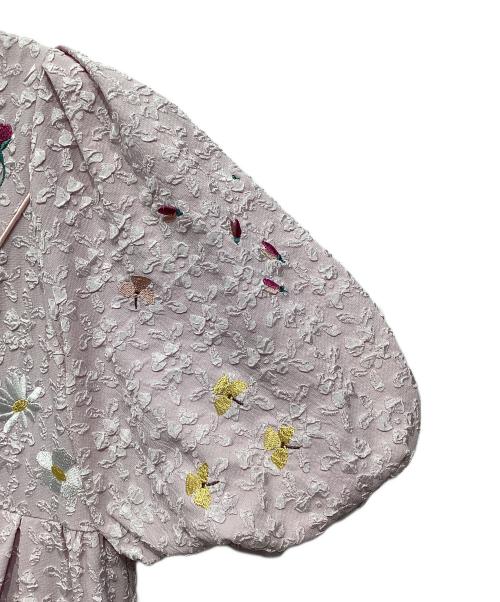 CHESTY（チェスティ）CHESTY (チェスティ) ジャガード刺繍パフスリーブワンピース ピンクの古着・服飾アイテム