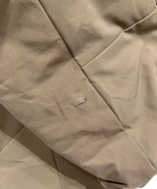 TIGORA（ティゴラ）TIGORA (ティゴラ) ダウンジャケット ベージュ サイズ:Mの古着・服飾アイテム