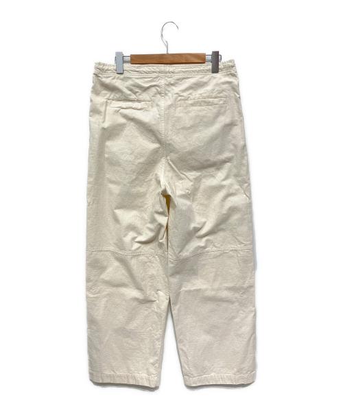 UNIVERSAL PRODUCTS.（ユニバーサルプロダクツ）UNIVERSAL PRODUCTS. (ユニバーサルプロダクツ) PHATEE (ファティー) HEMP GARMENT DYED OVER PANTS アイボリー サイズ:Mの古着・服飾アイテム
