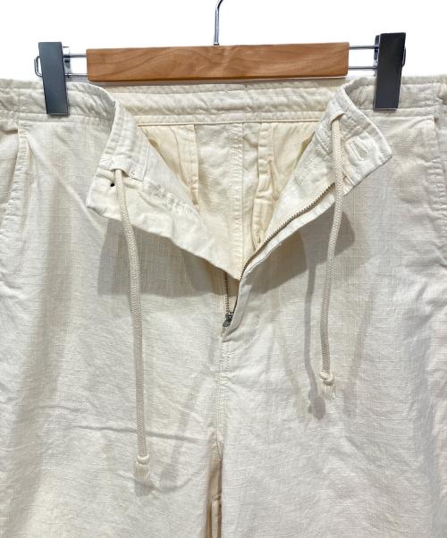 UNIVERSAL PRODUCTS.（ユニバーサルプロダクツ）UNIVERSAL PRODUCTS. (ユニバーサルプロダクツ) PHATEE (ファティー) HEMP GARMENT DYED OVER PANTS アイボリー サイズ:Mの古着・服飾アイテム