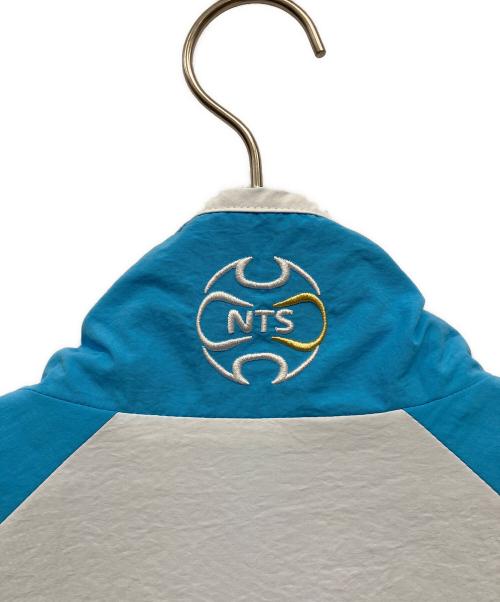 adidas（アディダス）adidas (アディダス) NTS Radio (NTSラジオ) トラックジャケット スカイブルー サイズ:Lの古着・服飾アイテム