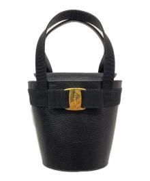 Ferragamo（フェラガモ）の古着「ヴァラリボンハンドバッグ」｜ブラック