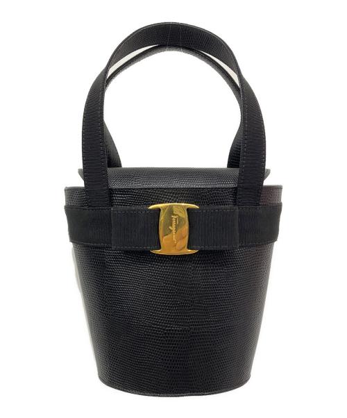 Ferragamo（フェラガモ）Ferragamo (フェラガモ) ヴァラリボンハンドバッグ ブラックの古着・服飾アイテム