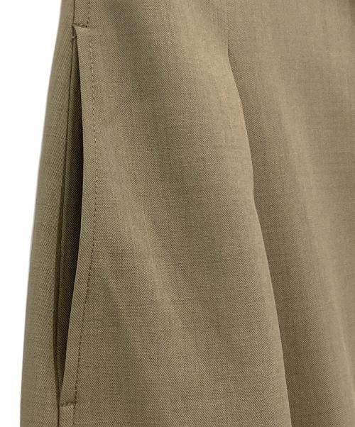 forme（フォルメ）forme (フォルメ) CurvedPants カーキの古着・服飾アイテム