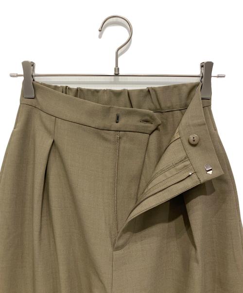 forme（フォルメ）forme (フォルメ) カバーパンツ カーキ 未使用品の古着・服飾アイテム
