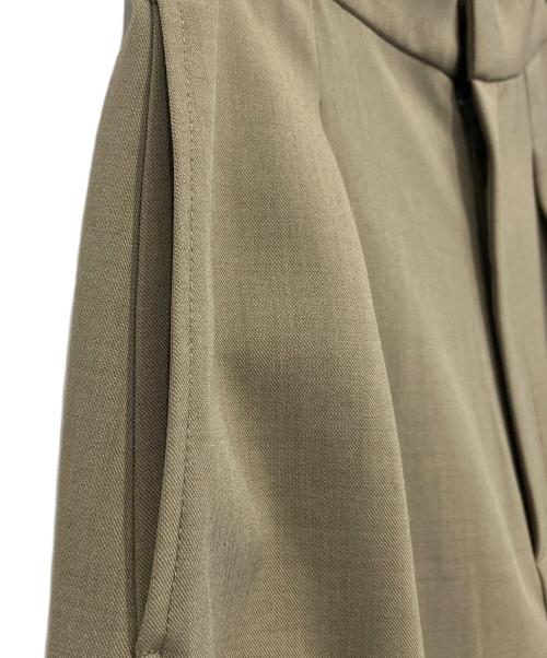 forme（フォルメ）forme (フォルメ) カバーパンツ カーキ 未使用品の古着・服飾アイテム