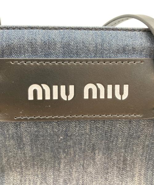 MIU MIU（ミュウミュウ）MIU MIU (ミュウミュウ) ロゴモチーフトートバッグ ブラック×ブルーの古着・服飾アイテム
