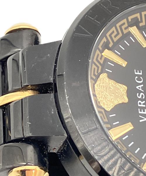 VERSACE（ヴェルサーチェ）VERSACE (ヴェルサーチェ) リストウォッチ ブラック×ゴールドの古着・服飾アイテム