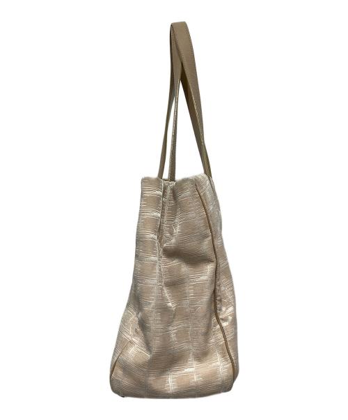 CHANEL（シャネル）CHANEL (シャネル) バッグ ニュートラベルライントートMM ベージュの古着・服飾アイテム