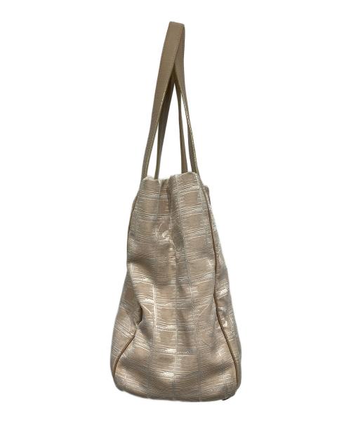 CHANEL（シャネル）CHANEL (シャネル) バッグ ニュートラベルライントートMM ベージュの古着・服飾アイテム