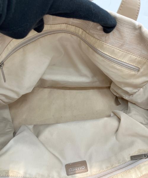 CHANEL（シャネル）CHANEL (シャネル) バッグ ニュートラベルライントートMM ベージュの古着・服飾アイテム
