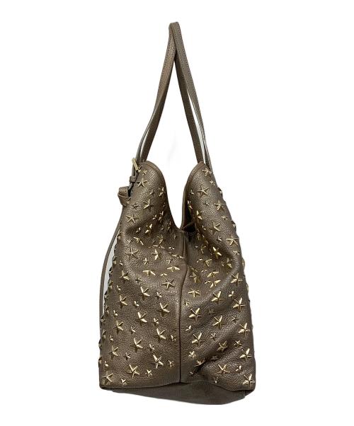 JIMMY CHOO（ジミーチュウ）JIMMY CHOO (ジミーチュウ) スタースタッズトートバッグ サシャ SASHA M ベージュ×ゴールドの古着・服飾アイテム