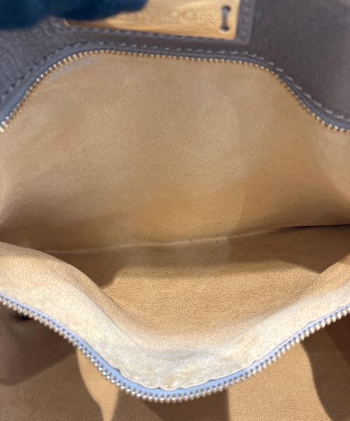 JIMMY CHOO（ジミーチュウ）JIMMY CHOO (ジミーチュウ) スタースタッズトートバッグ サシャ SASHA M ベージュ×ゴールドの古着・服飾アイテム