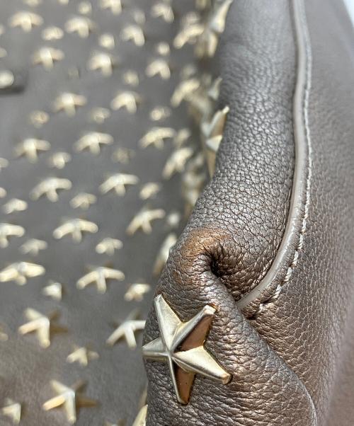 JIMMY CHOO（ジミーチュウ）JIMMY CHOO (ジミーチュウ) スタースタッズトートバッグ サシャ SASHA M ベージュ×ゴールドの古着・服飾アイテム
