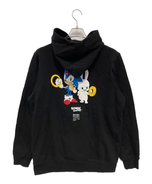 CUNE（キューン）CUNE (キューン) プルオーバーパーカー 30th ANNIV PULL PARKA ソニックとうさちゃん ブラック×ブルー サイズ:XL 未使用品の古着・服飾アイテム
