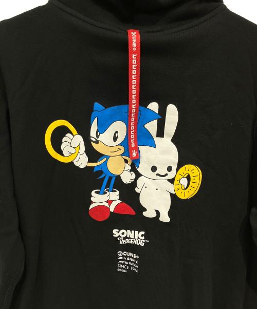 CUNE（キューン）CUNE (キューン) プルオーバーパーカー 30th ANNIV PULL PARKA ソニックとうさちゃん ブラック×ブルー サイズ:XL 未使用品の古着・服飾アイテム
