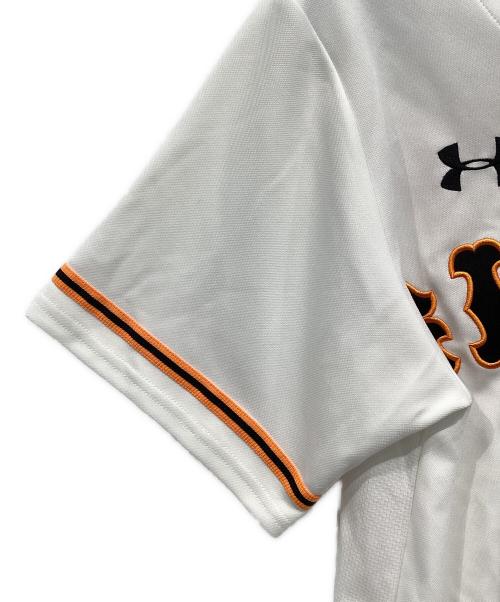 読売ジャイアンツ（ヨミウリジャイアンツ）読売ジャイアンツ (ヨミウリジャイアンツ) UNDER ARMOUR (アンダーアーマー) 応援グッズ ホワイト サイズ:Mの古着・服飾アイテム