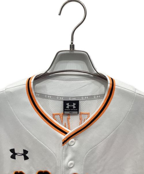 読売ジャイアンツ（ヨミウリジャイアンツ）読売ジャイアンツ (ヨミウリジャイアンツ) UNDER ARMOUR (アンダーアーマー) 応援グッズ ホワイト サイズ:Mの古着・服飾アイテム
