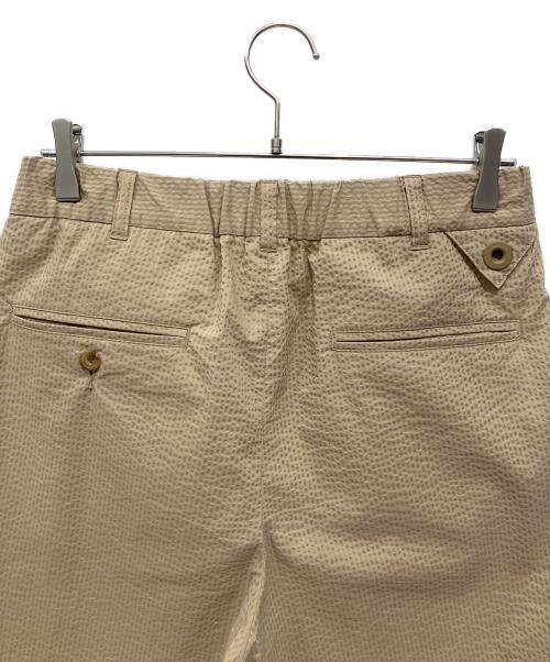 WHITE MOUNTAINEERING（ホワイトマウンテ二アニング）WHITE MOUNTAINEERING (ホワイトマウンテ二アニング) SEERSUCKER WIDE TAPERED PANTS ベージュの古着・服飾アイテム