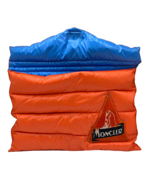MONCLER（モンクレール）MONCLER (モンクレール) ダウンクラッチバッグ オレンジ×ブルーの古着・服飾アイテム