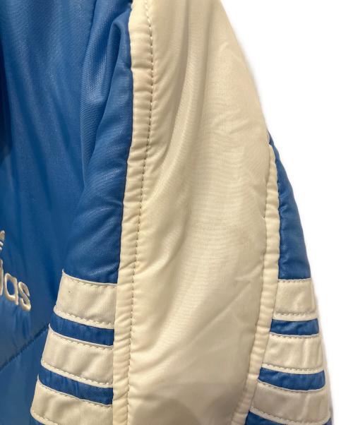 adidas（アディダス）adidas (アディダス) 中綿ジャケット ブルー×ホワイト サイズ:Mの古着・服飾アイテム