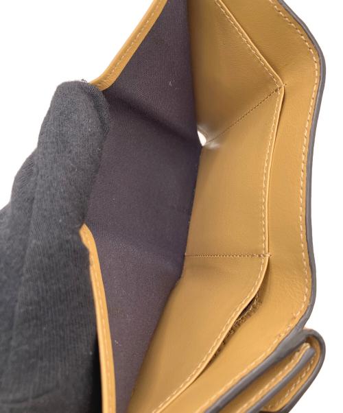 FENDI（フェンディ）FENDI (フェンディ) 2つ折り財布 ベージュの古着・服飾アイテム