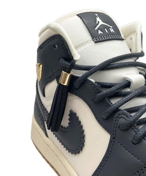NIKE（ナイキ）NIKE (ナイキ) W AIR JORDAN 1 MID SE ブラック×ホワイト サイズ:27.0cm 未使用品の古着・服飾アイテム
